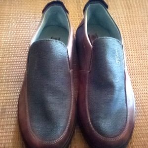 Very nice gently worn men's slip ons